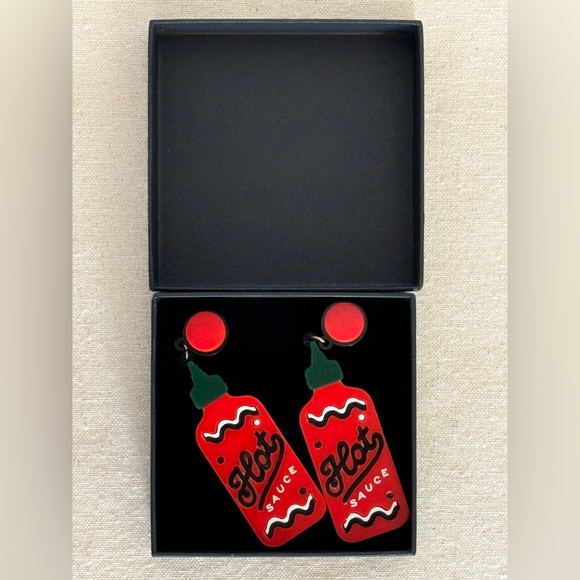 Jennifer Loiselle Hot Sauce Novelty Earrings Bando NIB - Picture 3 of 5